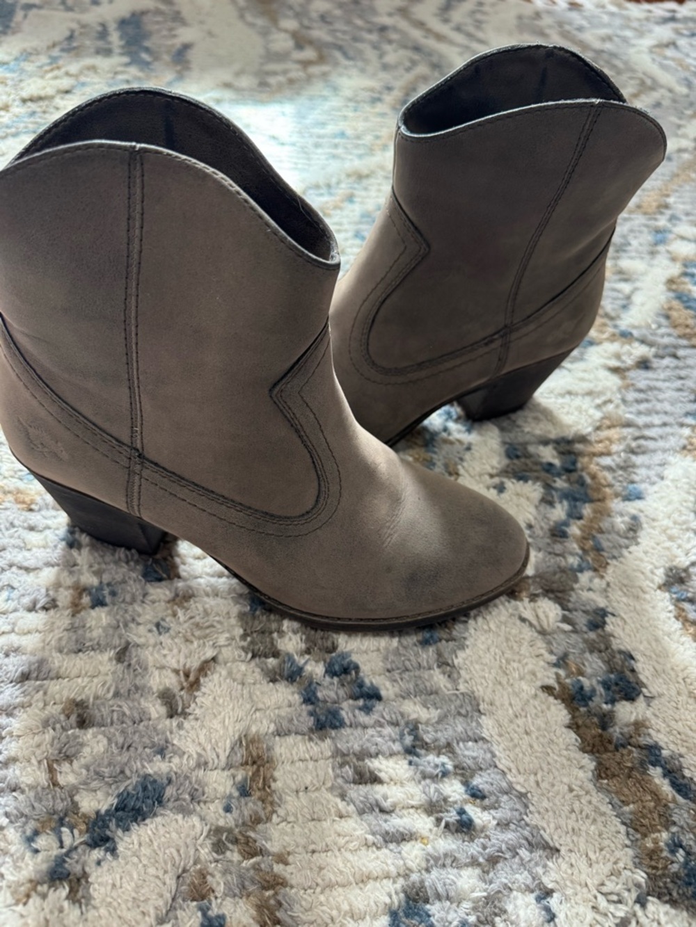 Rocket Dog Gray Suede Ankle Booties Distressed.